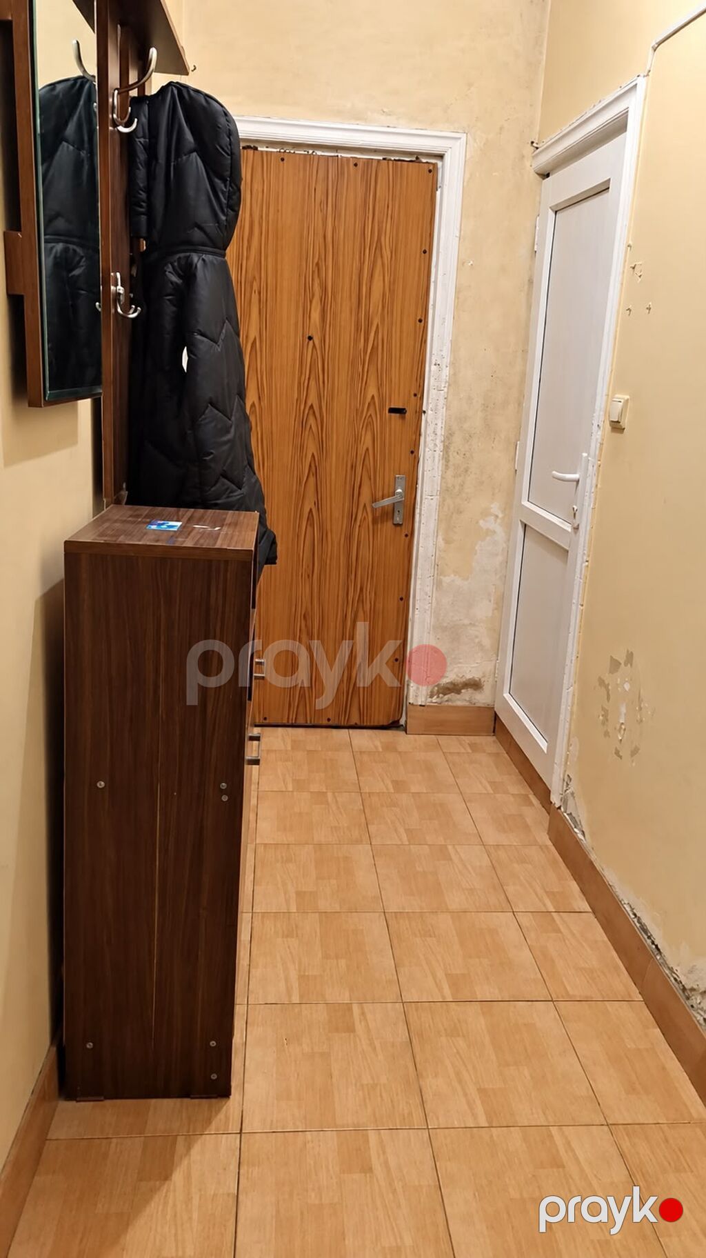 2 otaqlı mənzil – mebellə və texnika ilə - Geniş zal: divan, xalça — Mənzil, Bakı (6)
