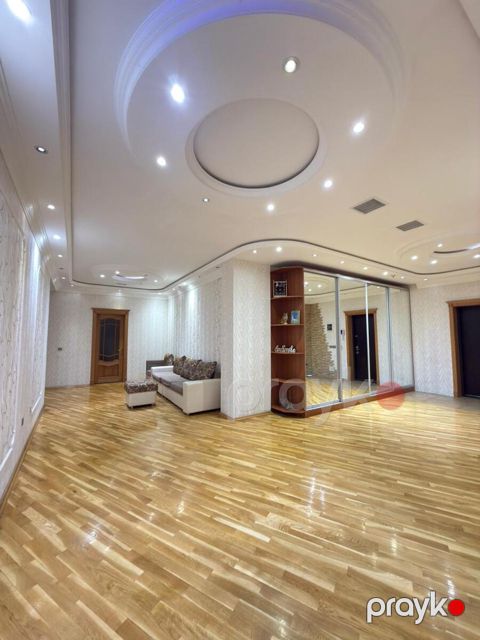 Satılır 4 otaqlı yeni tikili 240 m² — Bakı