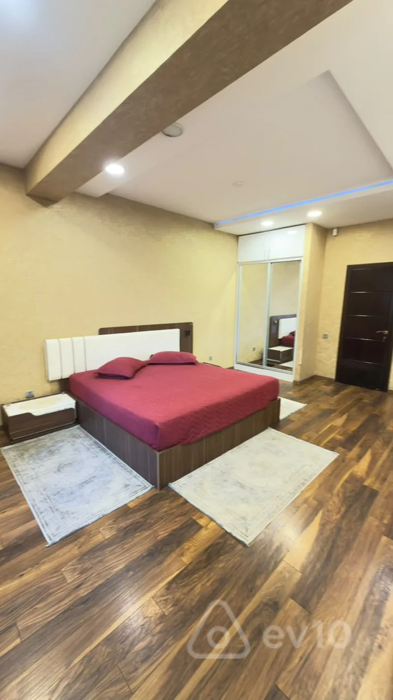 4 otaqlı mənzil, 200 m², Nəcəfqulu Rəfiyev k. 28 A — kirayə — Mənzil, Bakı (4)