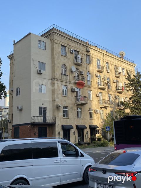 Satılır 3 otaqlı köhnə tikili 85 m² — Bakı