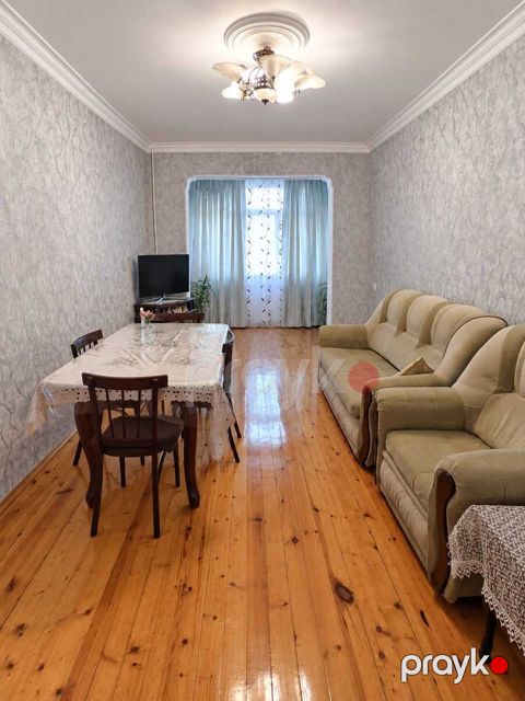 Satılır 4 otaqlı köhnə tikili 100 m² — Bakı