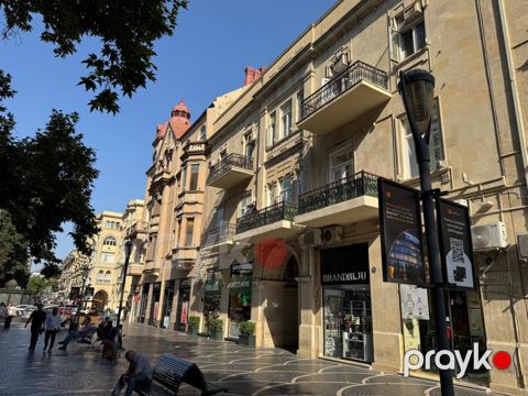 Satılır 2 otaqlı köhnə tikili 72 m² — Bakı