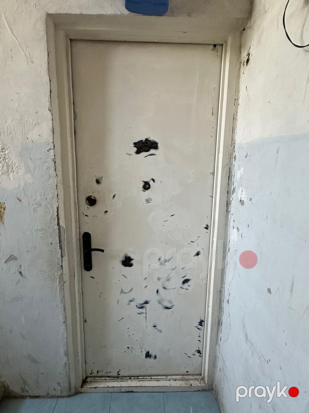 Mənzil üçün İşlənmiş Giriş qapısı Çərçivə ilə, Ünvandan götürmə — Pəncərələr, qapılar, balkonlar, Bakı (4)
