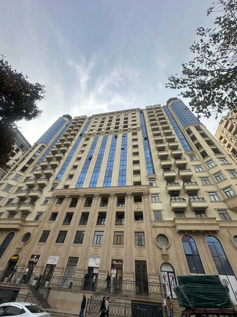 Satılır 4 otaqlı yeni tikili 241.9 m² — Bakı