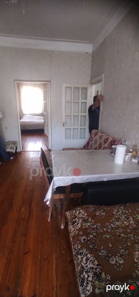 Satılır 2 otaqlı köhnə tikili 60 m² — Bakı