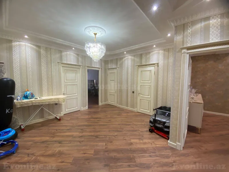Satılır 3 otaqlı Mənzil Yeni tikili 132 m² Bakı, Yasamal r., İnşaatçılar m., Yeni Yasamal — Mənzil, Bakı (2)