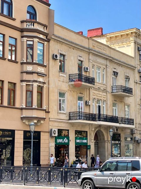 Satılır 3 otaqlı köhnə tikili 102 m² — Bakı