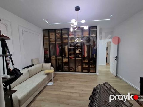 Satılır 4 otaqlı köhnə tikili 102 m² — Bakı