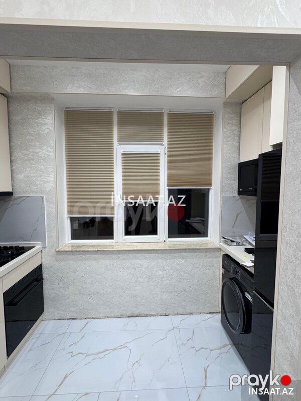 Pllise növ jalüz — Pəncərələr, qapılar, balkonlar, Bakı (4)