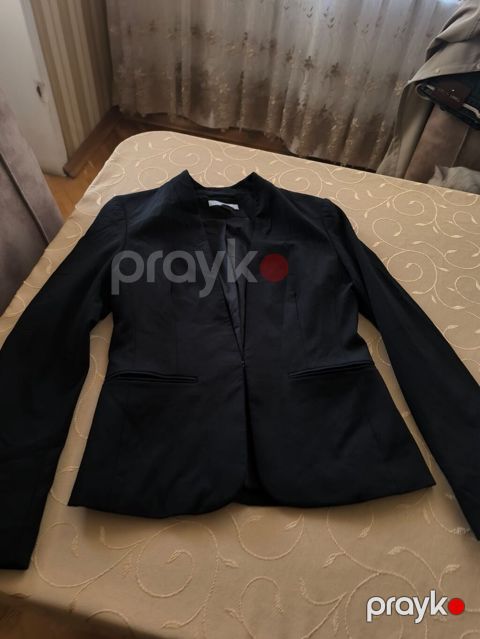H&M qadın blezeri - Rəng: qara - Model: düyməsiz, dar kəsim — Bakı