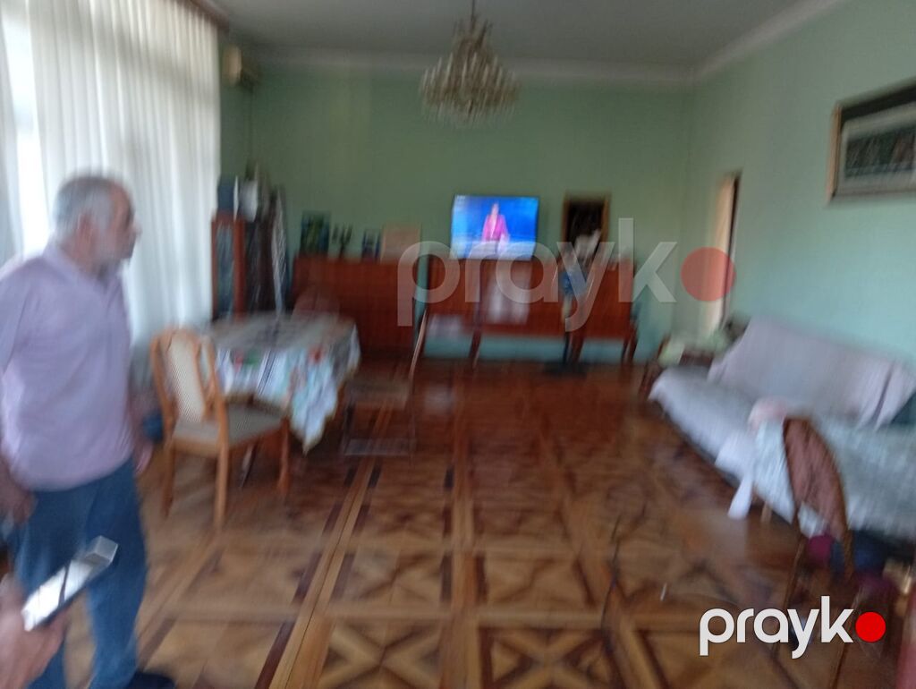 Geniş həyətyanı sahəsi və uzun eyvanı olan fərdi yaşayış evi — Ev, villa, Bakı (9)