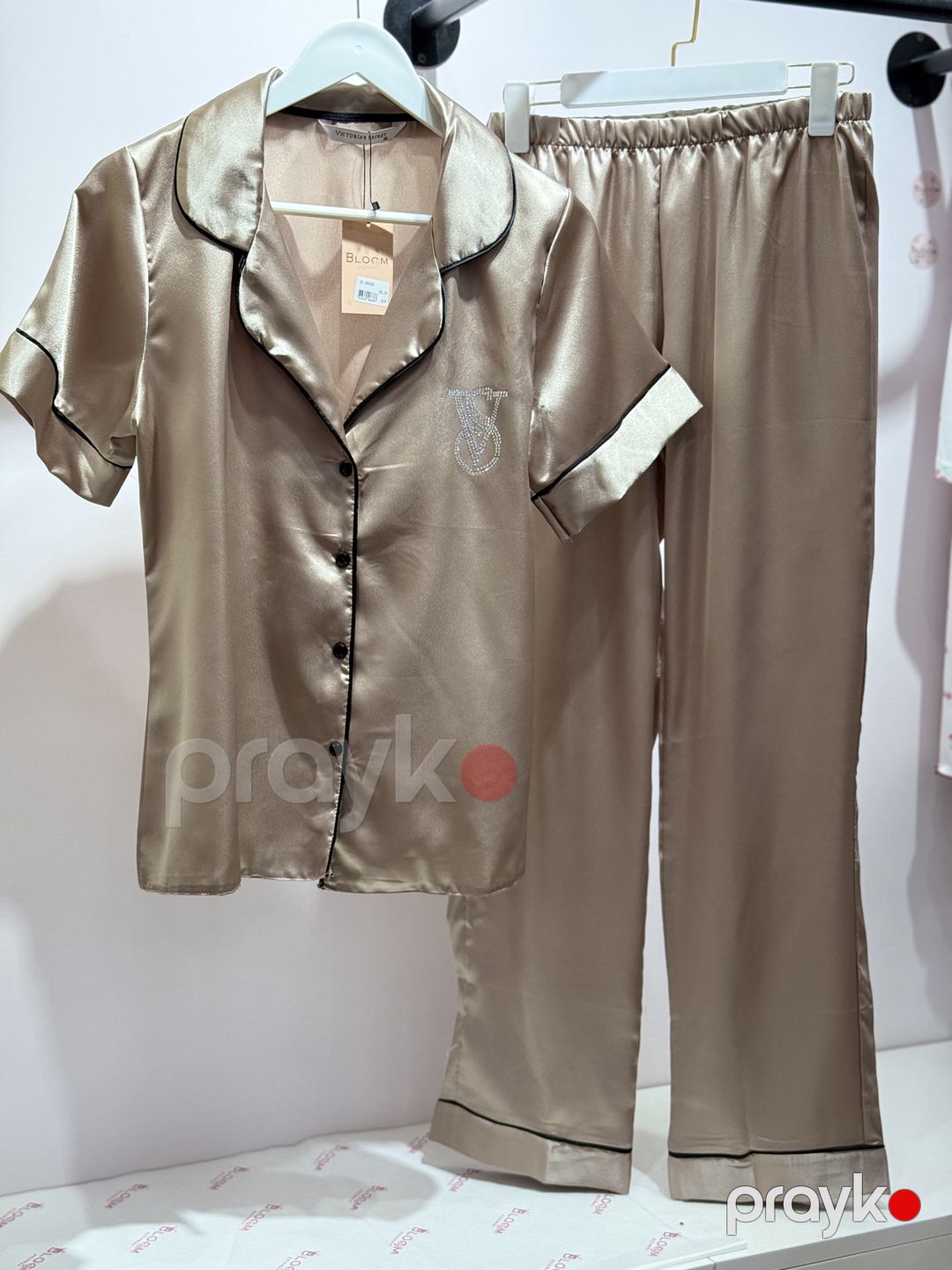 Qadınlar üçün şalvarlı pijama dəsti VS-956, qızılı, atlas, ölçü 40 — Mallar, Bakı (2)