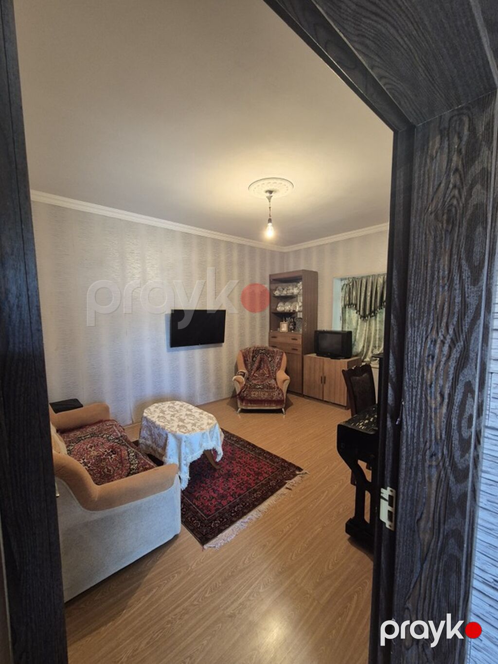 1 mərtəbəli həyət evi - Geniş daş döşəməli həyət, pilləkənlə eyvana — Ev, villa, Bakı (2)