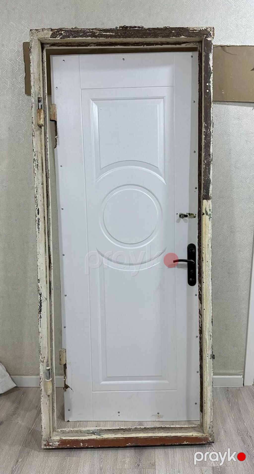 Mənzil üçün İşlənmiş Giriş qapısı Çərçivə ilə, Ünvandan götürmə — Pəncərələr, qapılar, balkonlar, Bakı (2)