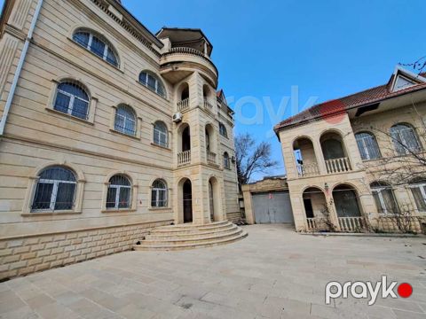 Satılır 14 otaqlı həyət evi/bağ evi 1000 m² — Bakı