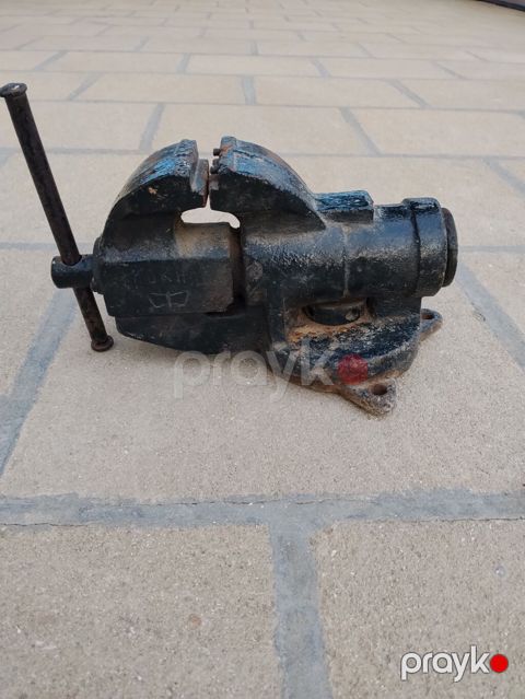 Dəzgah üçün metal sıxac (mengene) - Material: tökmə dəmir, ağır və — Bakı