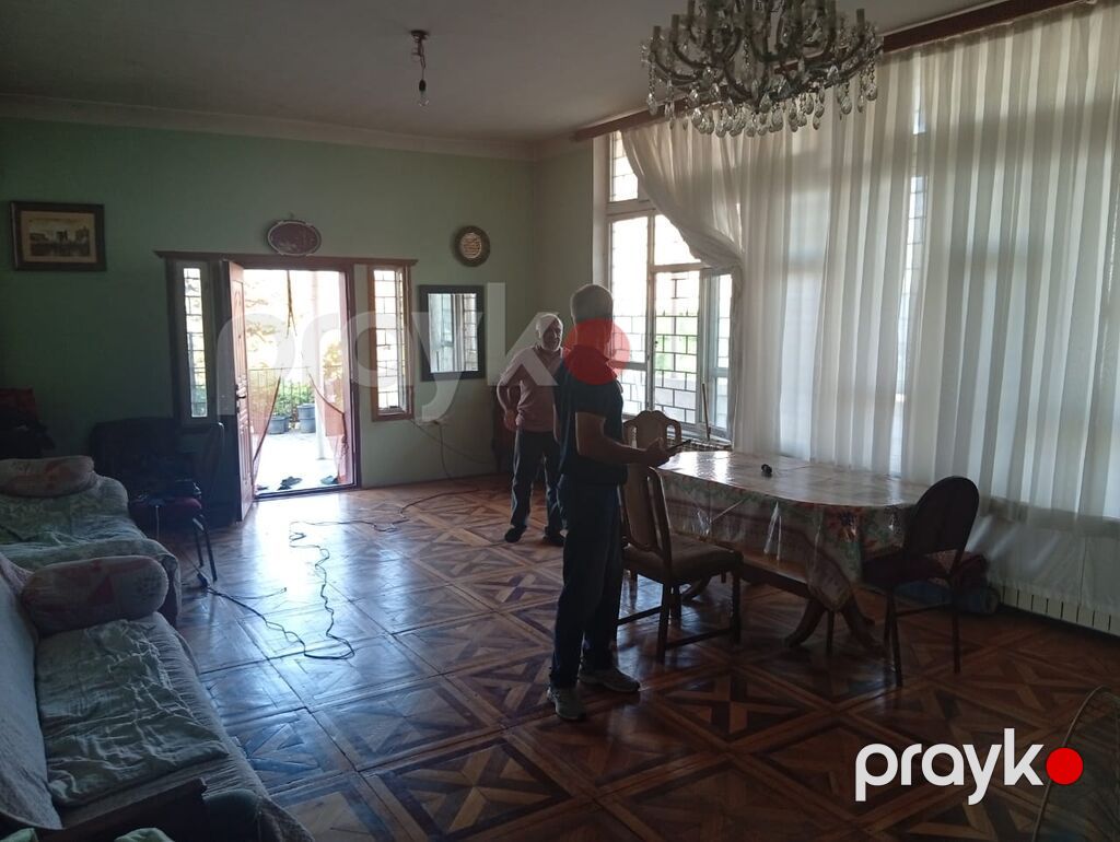 Geniş həyətyanı sahəsi və uzun eyvanı olan fərdi yaşayış evi — Ev, villa, Bakı (6)