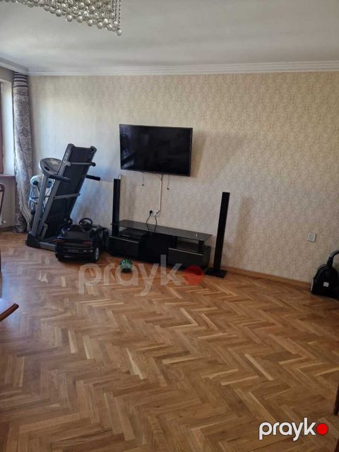 Satılır 4 otaqlı köhnə tikili 80 m² — Bakı