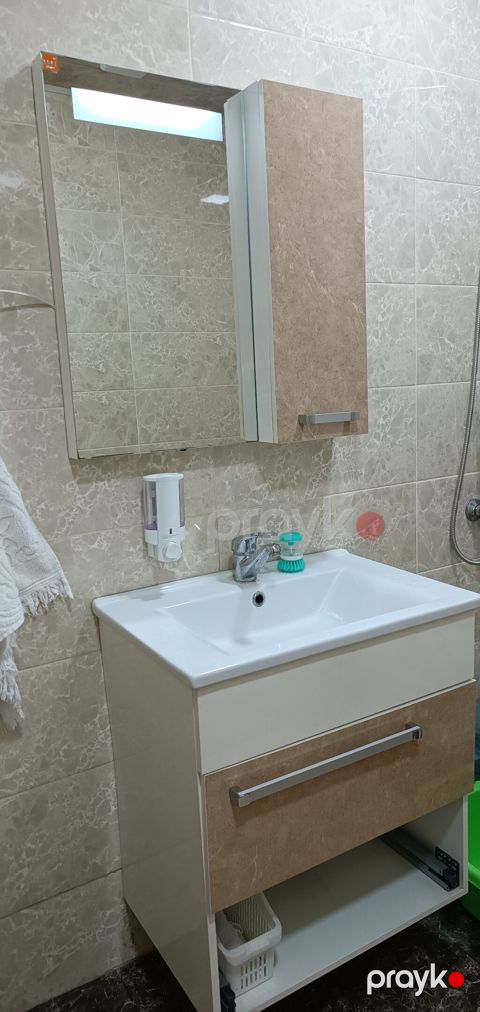 Hamam mebeli dəsti - Üst hissə: güzgülü asma dolab və yan tərəfdə — Xırdalan