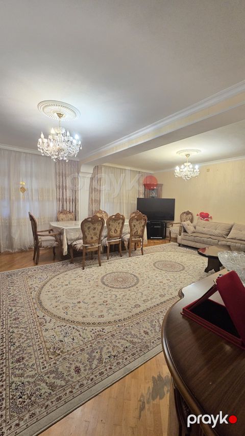 Satılır 5 otaqlı köhnə tikili 120 m² — Bakı