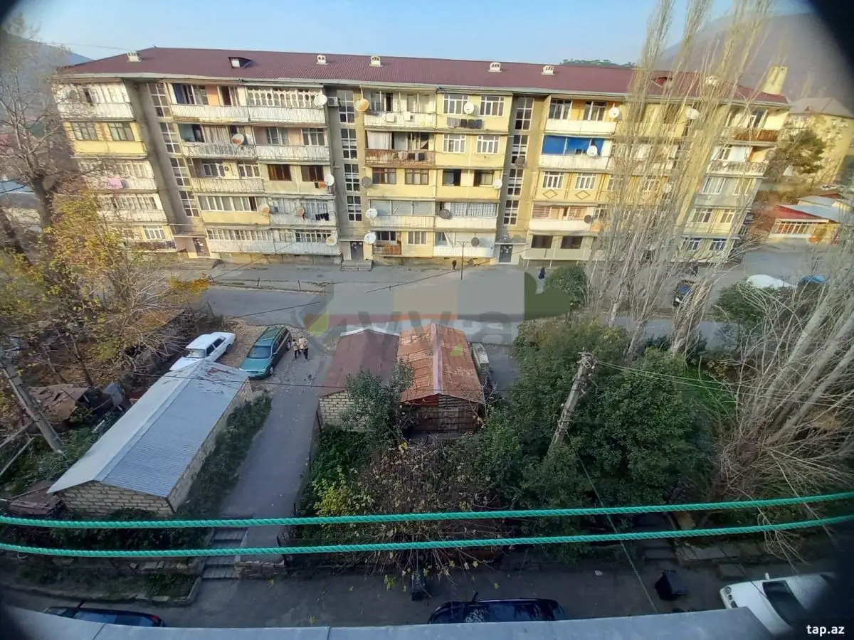 4 otaqlı mənzil Köhnə tikili Satılır, Şəki — Şəki