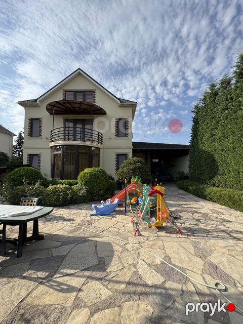 Satılır 3 otaqlı həyət evi/bağ evi 300 m² — Bakı