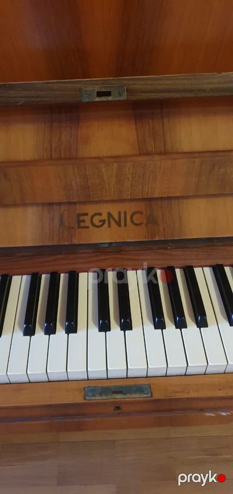 Pianino Legnica — Bakı