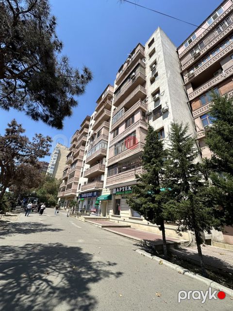 Satılır 4 otaqlı köhnə tikili 115 m² — Bakı