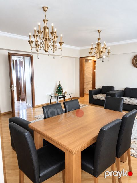 Satılır 4 otaqlı köhnə tikili 120 m² — Bakı