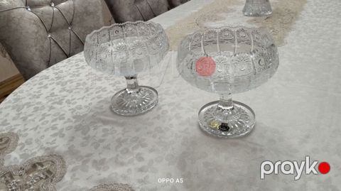 Tom qarisigidi - Material: qalın, kristal üslubunda şəffaf şüşə