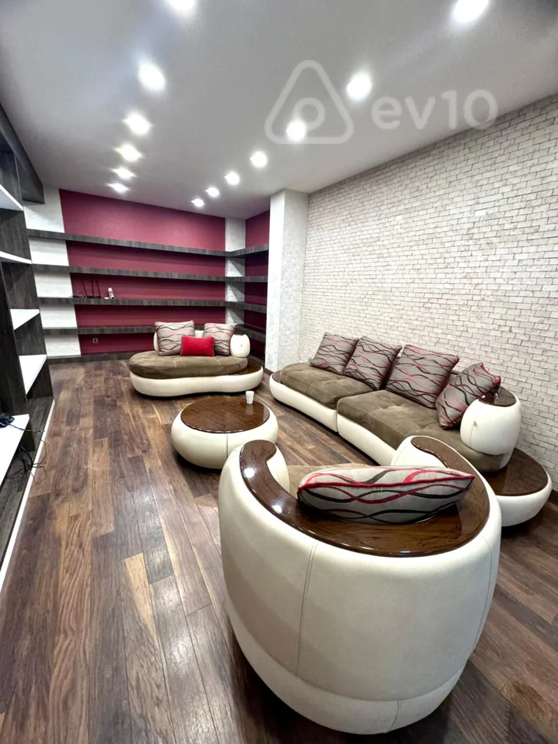 4 otaqlı mənzil, 200 m², Babək pr. — kirayə — Bakı