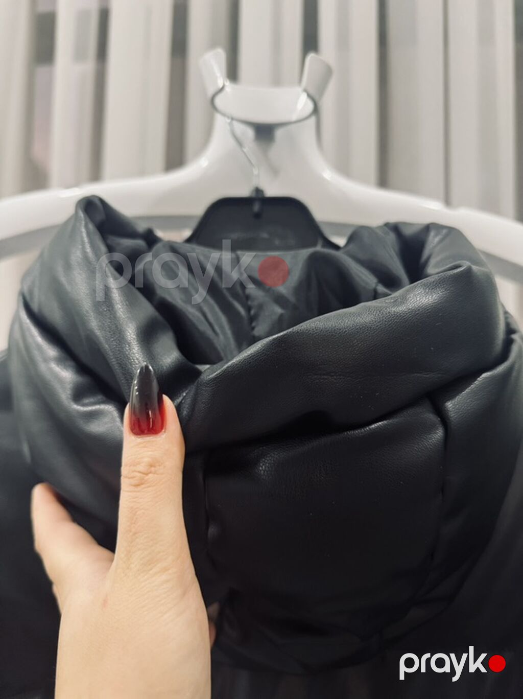 Qara rəngli, qısaldılmış fason qışlıq pufik gödəkçə. - Material — Jaketlər, Bakı (4)