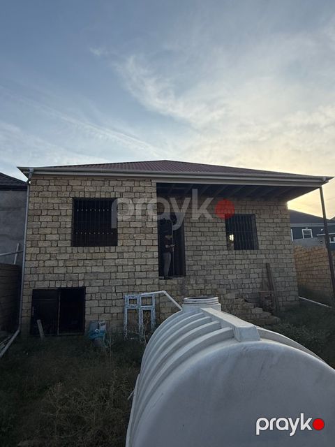 Həyət evi, Hökməli qəs — Bakı
