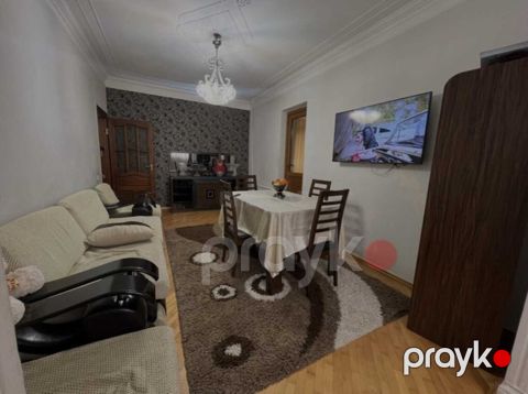 Satılır 4 otaqlı köhnə tikili 112 m² — Bakı