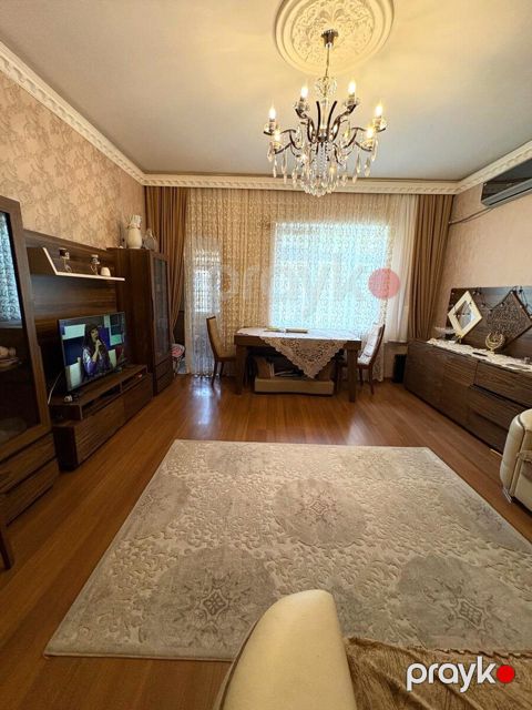 Satılır 2 otaqlı köhnə tikili 68 m² — Bakı