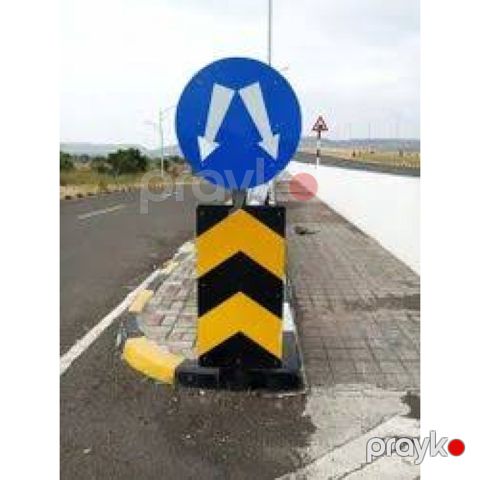 Standart Yol Nişanı Komplekti (Nişan + Dirək) — Bakı
