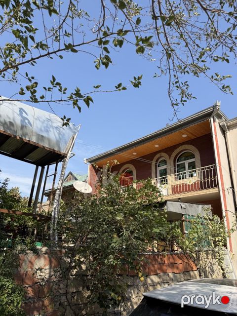 Satılır 4 otaqlı həyət evi/bağ evi 200 m² — Bakı