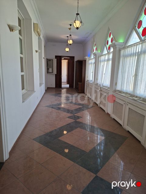 Satılır 11 otaqlı köhnə tikili 1060 m² — Bakı