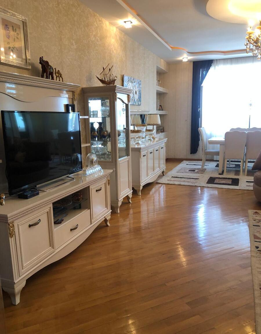 4 otaqlı mənzil 197 m² satılır — Bakı