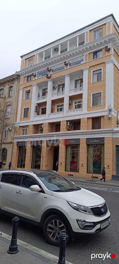 Satılır 3 otaqlı köhnə tikili 120 m² — Bakı