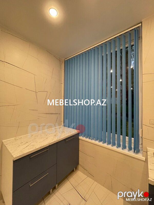 Vertikal jalüz — Pəncərələr, qapılar, balkonlar, Bakı (3)