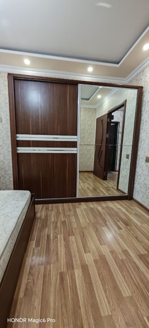 Dolab satilir 200azn.Hec bir problemi yoxdu.Unvan Razin²Unvana — Digah