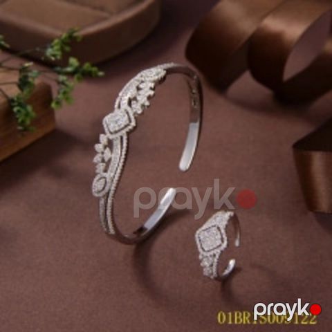 Zinət dəsti qolbaq və üzük, gümüş 925 əyar, zirkon qaşlı, İtaliya istehsalı, rodium örtüklü, 17,04 qram, qolbaq 5 sm, üzük 18 ölçü - GB_CD3105 — Bakı