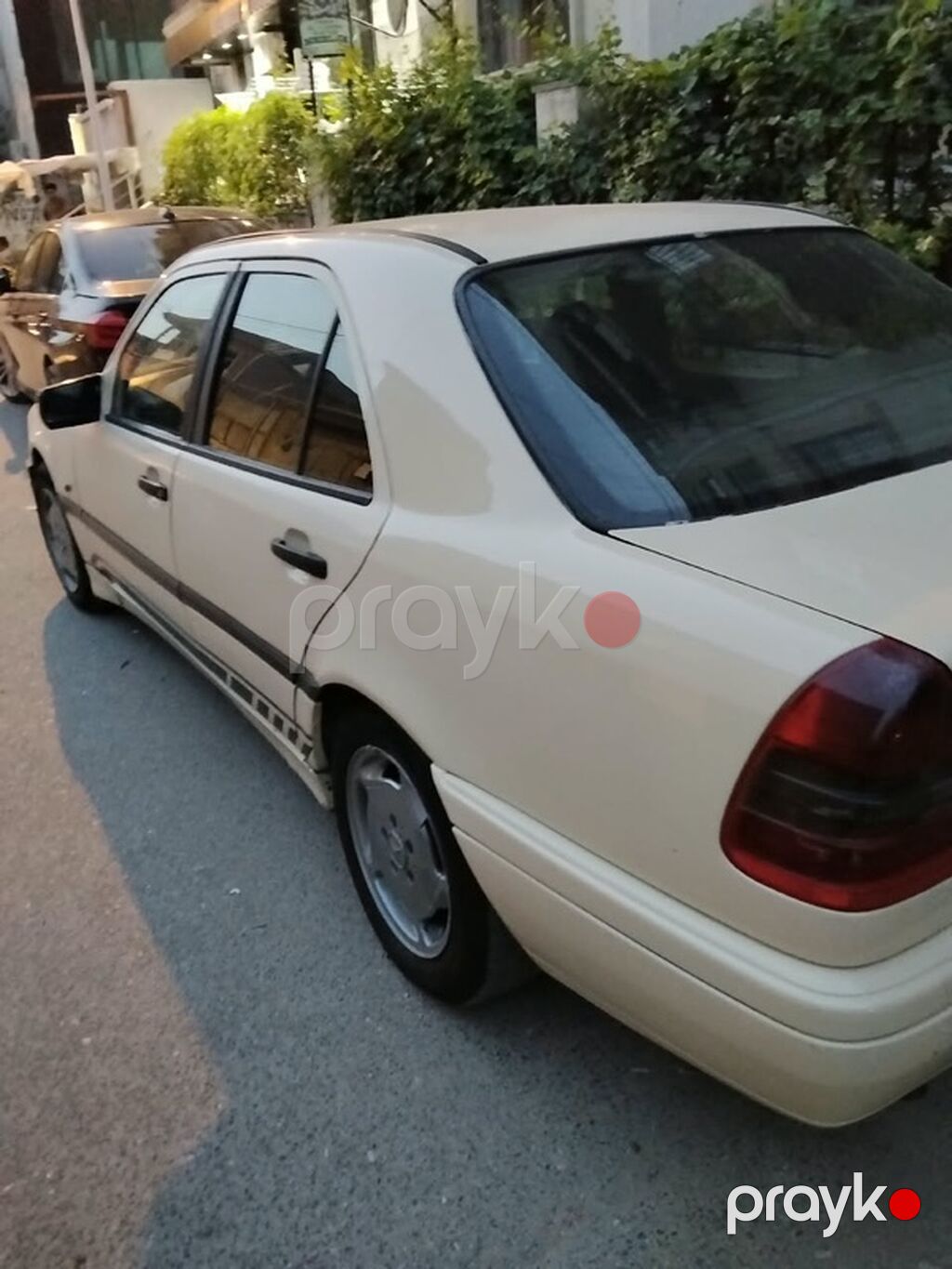 Mercedes-Benz sedan - Kuzov: sedan, bej rəng - Nömrə nişanı — Avtomobillər, Masazır (4)