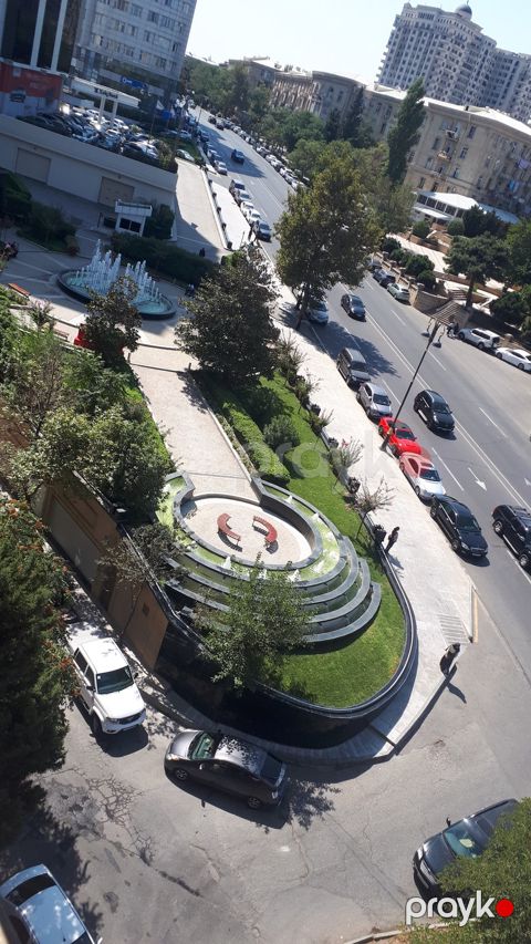 Satılır 3 otaqlı köhnə tikili 105 m² — Bakı