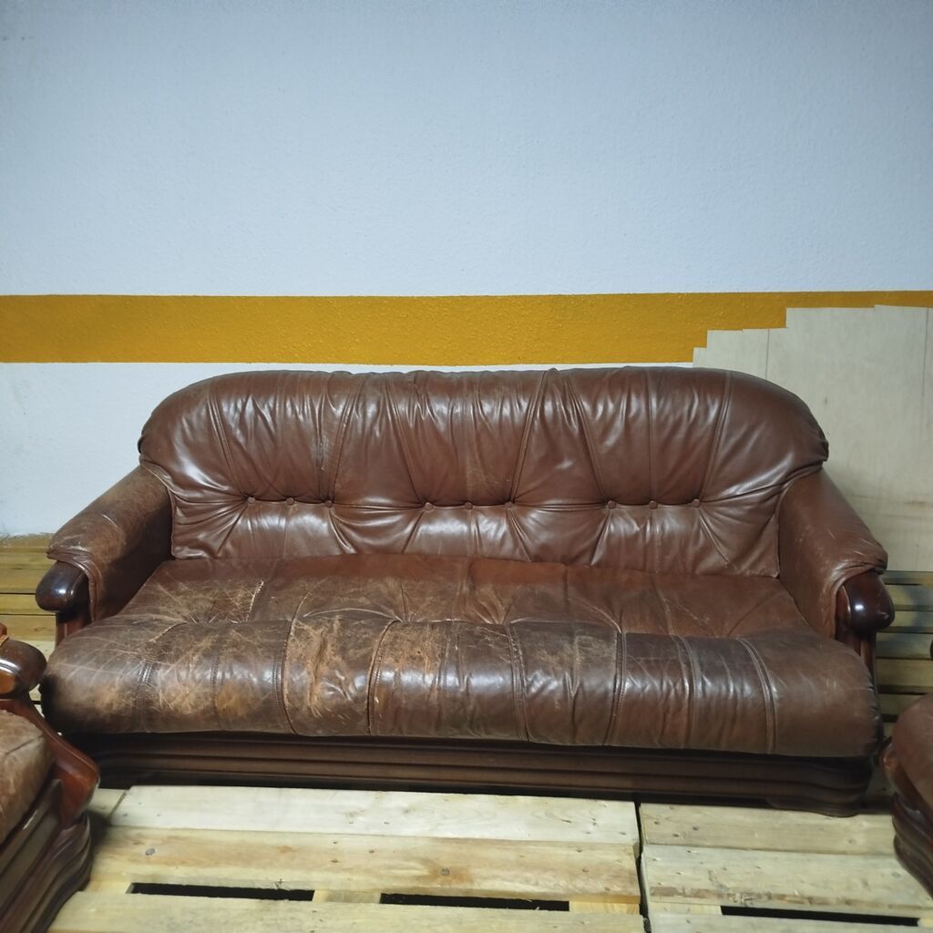 Klassik üslubda dəri mebel dəsti - Tərkib: 3 yerlik divan + 2 ədəd — Yumşaq mobilya dəstləri, Bakı (2)