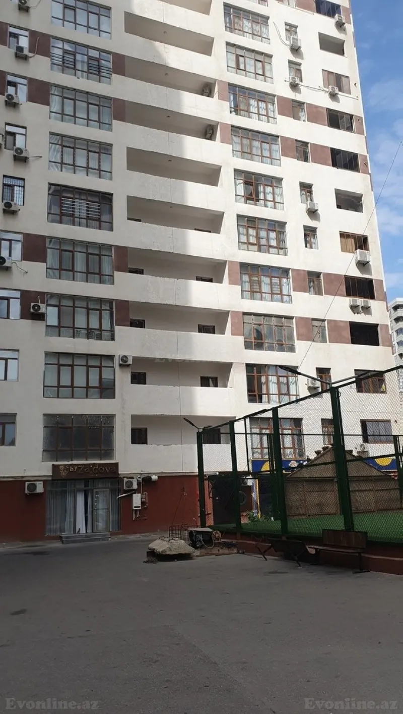 Kirayə verilir 3 otaqlı Mənzil Yeni tikili 80 m² Bakı, Yasamal r., İnşaatçılar m — Bakı