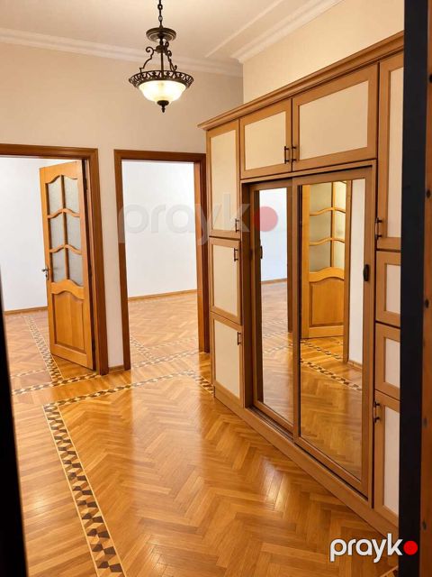 İcarəyə verilir 3 otaqlı köhnə tikili 800 m² — Bakı