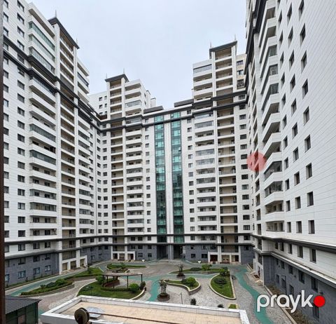 Satılır 4 otaqlı köhnə tikili 115 m² — Bakı