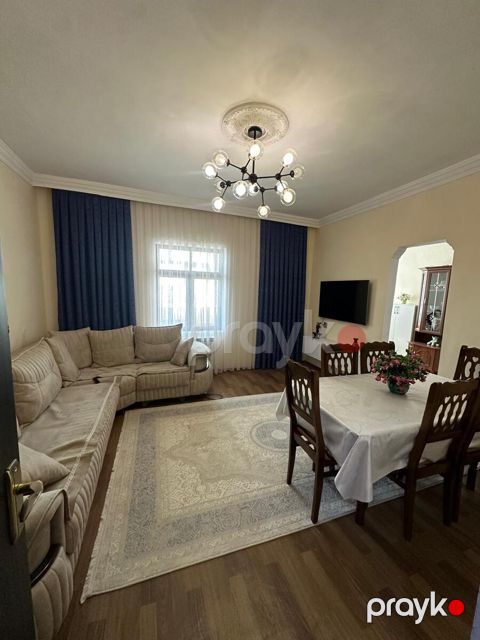 Satılır 4 otaqlı köhnə tikili 90 m² — Bakı